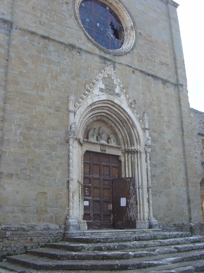 Amatrice e le chiese danneggiate viste dal drone.