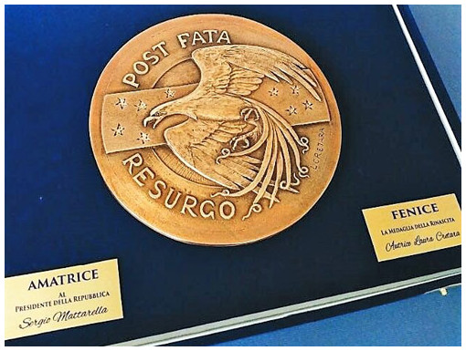 Da Amatrice la medaglia della rinascita, simbolo di ricostruzione e di futuro Da Amatrice la medaglia della rinascita, simbolo di ricostruzione e di futuro