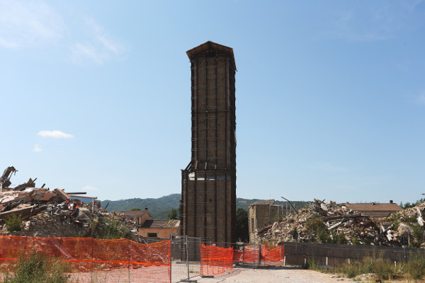 Sisma, partiti i lavori sulla Torre Civica di Amatrice: “In 8 mesi verrà restituita ai cittadini”. Investimento da 500mila euro