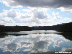 Il lago Scandarello riflessi